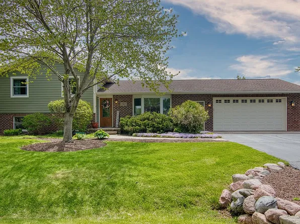 17817 Meadow Ln, Union, IL 60180