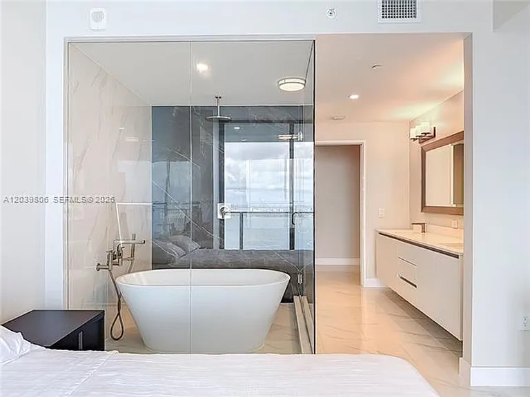 700 NE 24th St #4904 — Photo 18