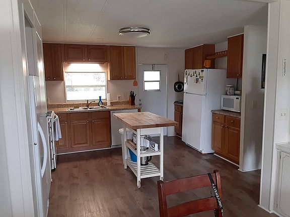 3rd image of 3974 Breakwater Dr