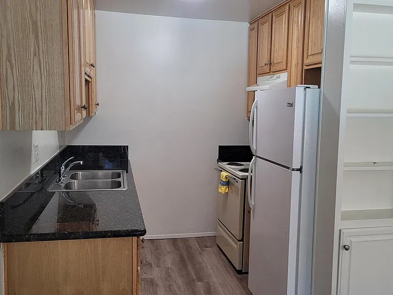 Hallmark Apartment — Photo 5