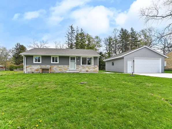 1624 S Woodside DRIVE, New Berlin, WI 53151