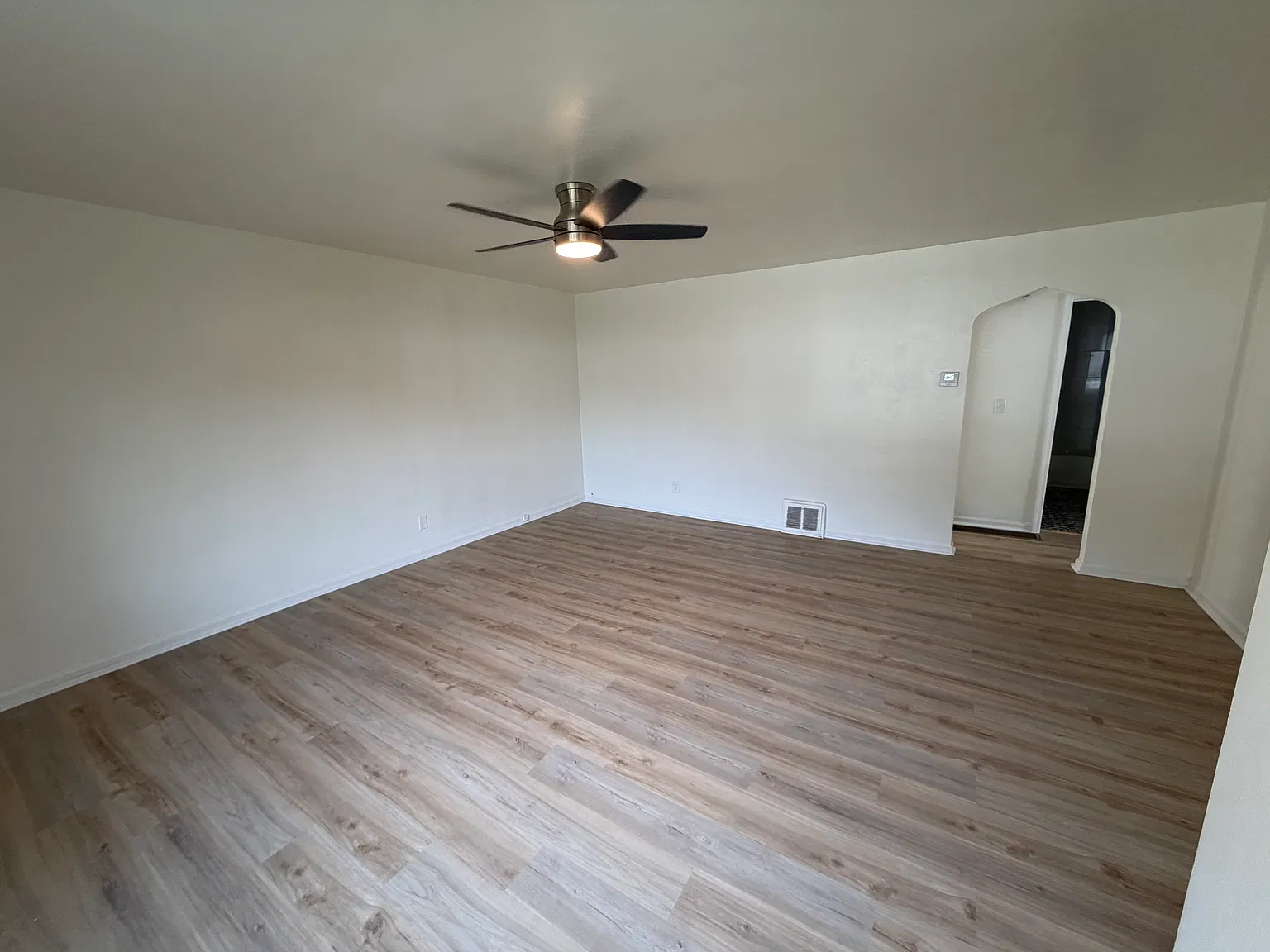 4 bed, 1.5 bath, 1632 sqft, $2,100 — Photo 2