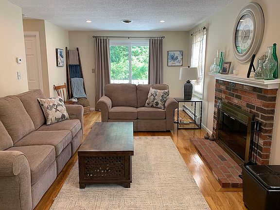 5th image of 615 Twin Lakes Dr