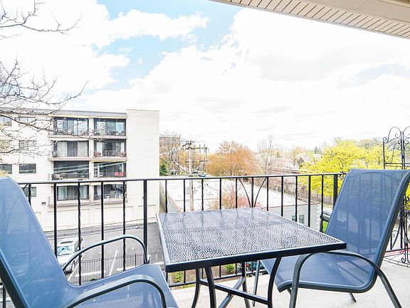 4th image of 407 Franklin Ave #4