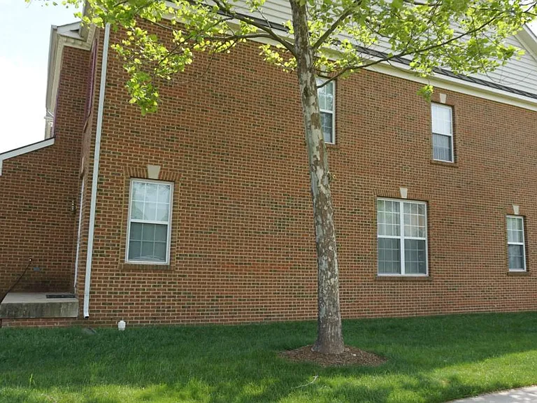9570 Linnett Hill Dr — Photo 3