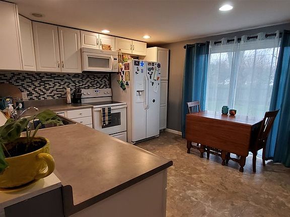 5th image of 3780 Amherst Dr