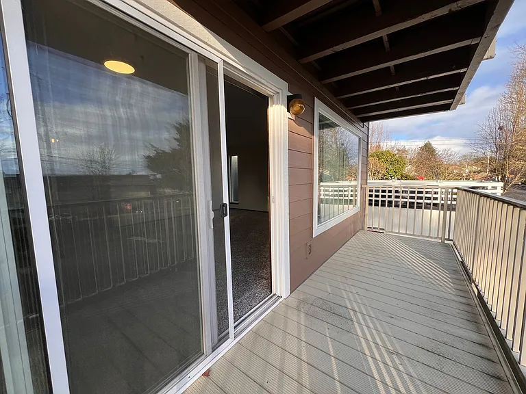 607 R St — Photo 25