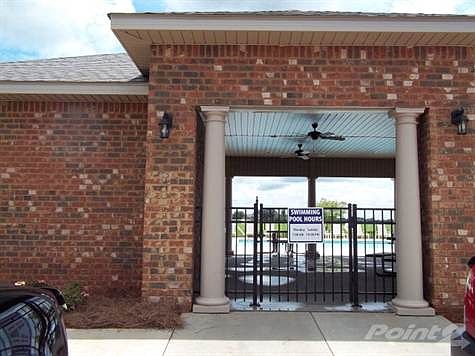 Community Pool entra