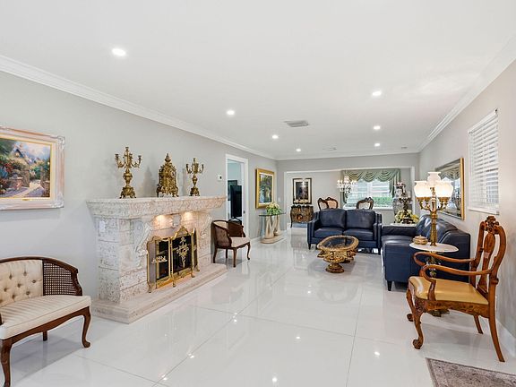 5th image of 218 Cardinal Lane
