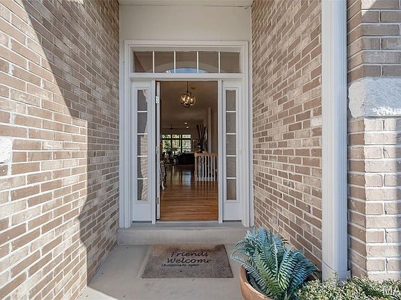 4th image of 904 Chesterfield Villas Cir