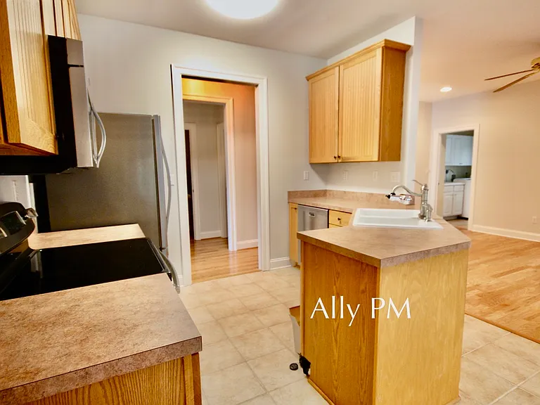 1892 Clay Dr — Photo 4
