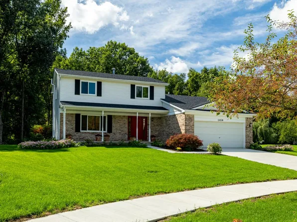 1414 Eastwood Cir, Saline, MI 48176
