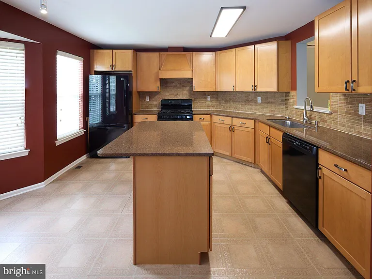 3604 Carriage Ct N — Photo 6
