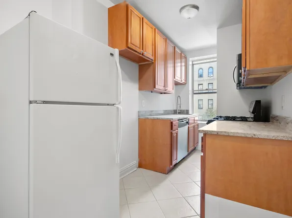 811 Walton Avenue image 6 of 7