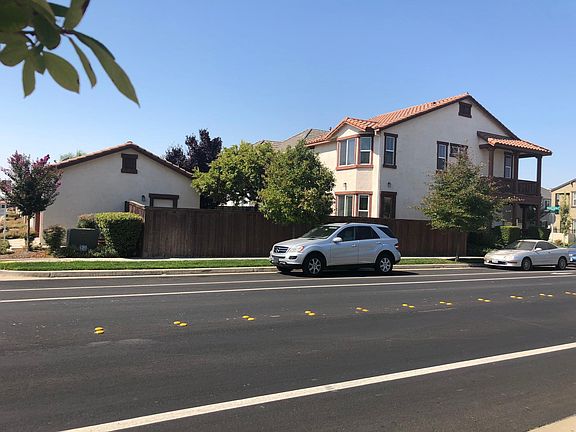 3rd image of 3248 Village Plaza Dr
