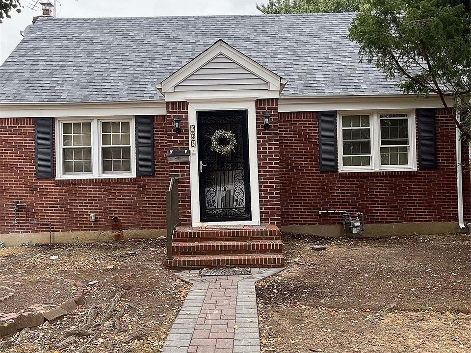 1st image of 933 Surrey Drive