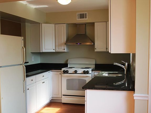 2nd image of 568 Clubhouse Dr