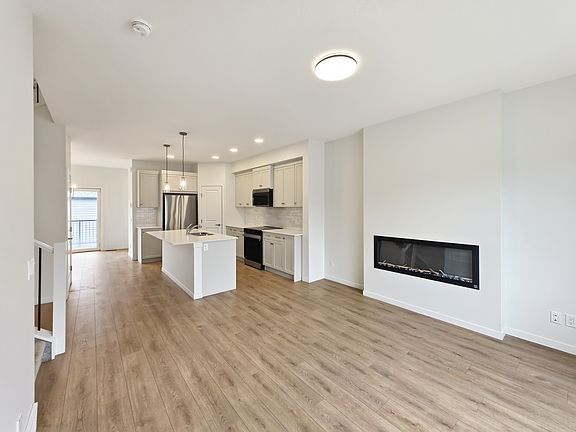 3rd image of 2205 Bayview Dr SW