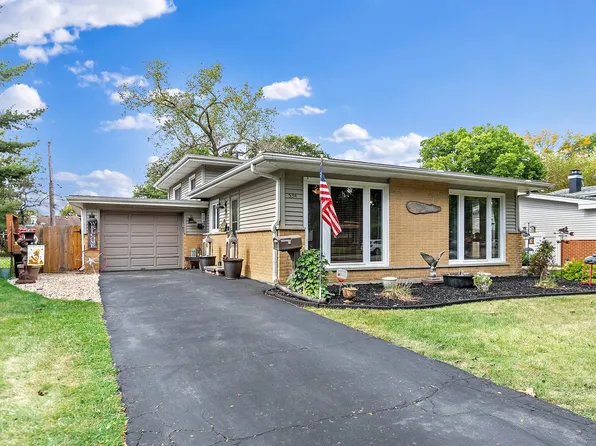 534 S 7th St, Dundee, IL 60118