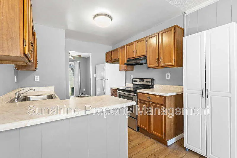 2 bed, 1.5 bath, 1208 sqft, $2,000 — Photo 3