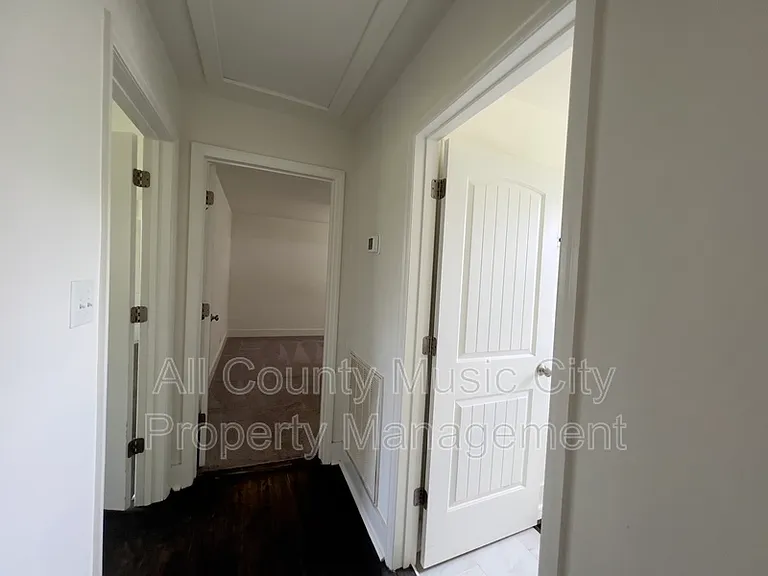 1013 Chadwell Dr — Photo 7