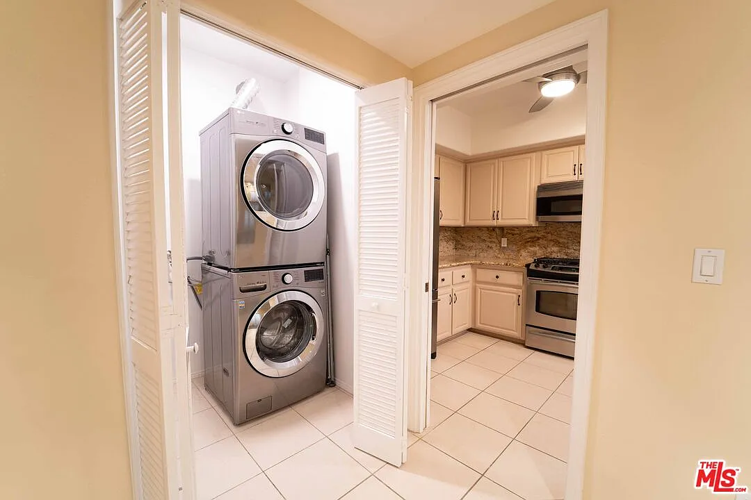 2 bed, 2.5 bath, 1652 sqft, $4,900 — Photo 3