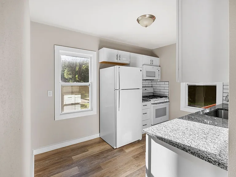417 E Wall Ave — Photo 12