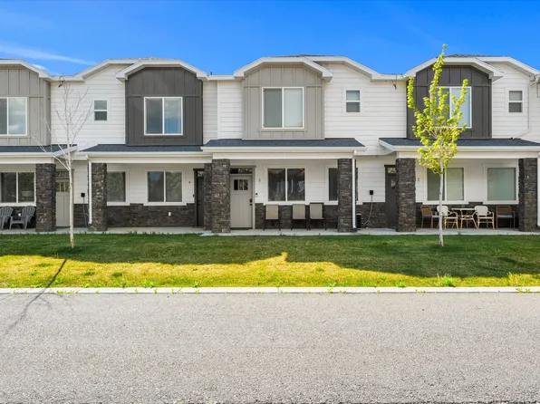 130 W Seasons Ln, Garden City, UT 84028
