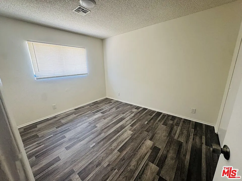 2 bed, 1.5 bath, 985 sqft, $2,200 — Photo 3