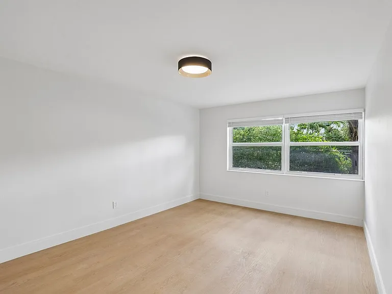 The Oaks Apartments — Photo 57