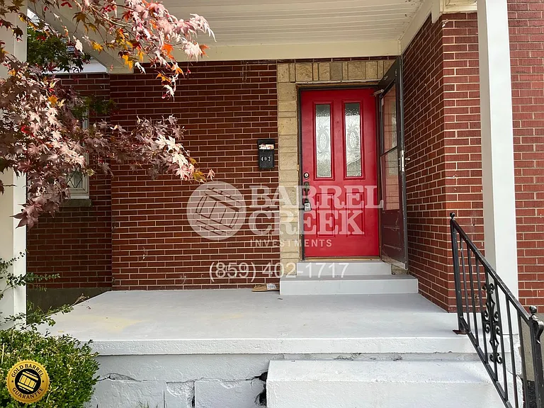 402 Logan Ave — Photo 2
