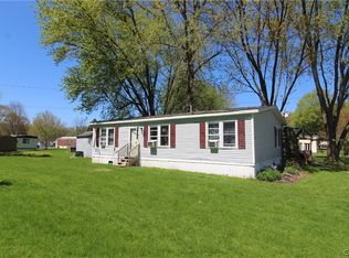 24 Daisy Ln, Weedsport, NY 13166