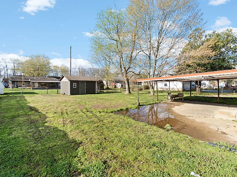 110 Rainbow St — Photo 31