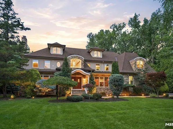1 Aspen Ct, Mahwah, NJ 07430