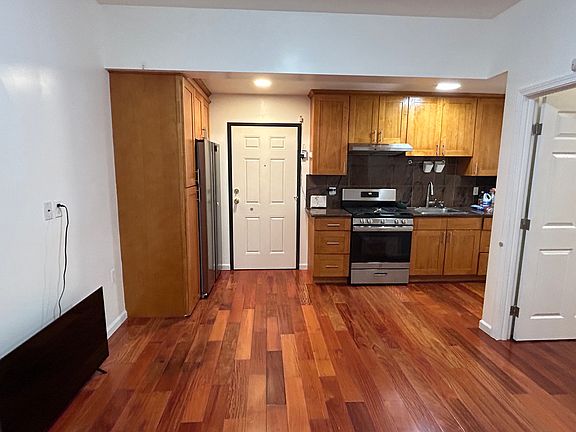 2nd image of 428 22nd Ave APT 4