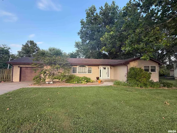 319 Robin Rd, Macomb, IL 61455