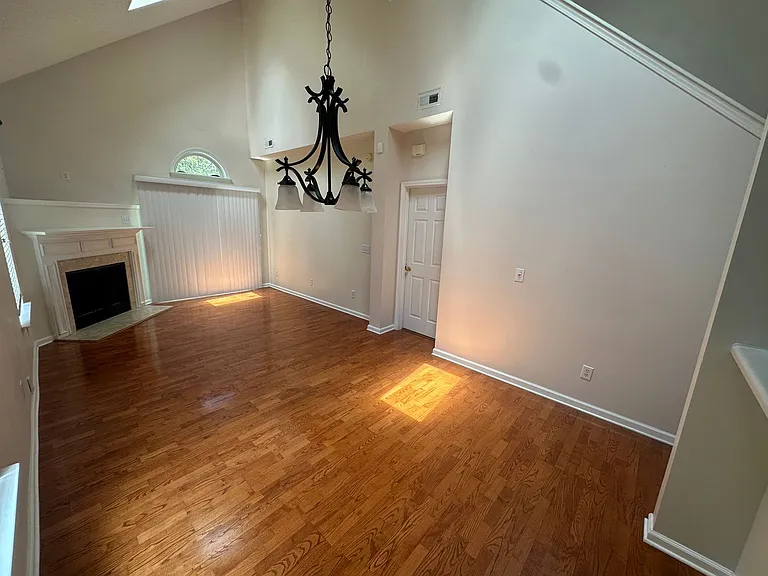 518 Auburn Square Dr — Photo 5
