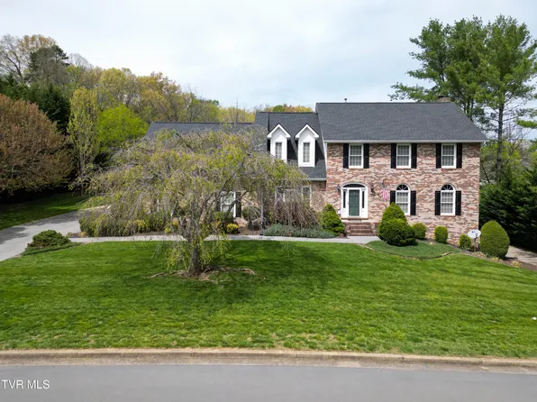 3302 Green Meadows Dr, Johnson City, TN 37604