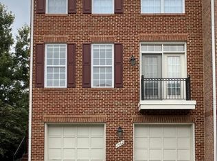 2962 Thompson Park Ln, Fairfax, VA 22031
