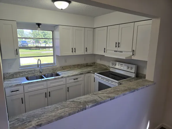 4912 9th St, Zephyrhills, FL 33542