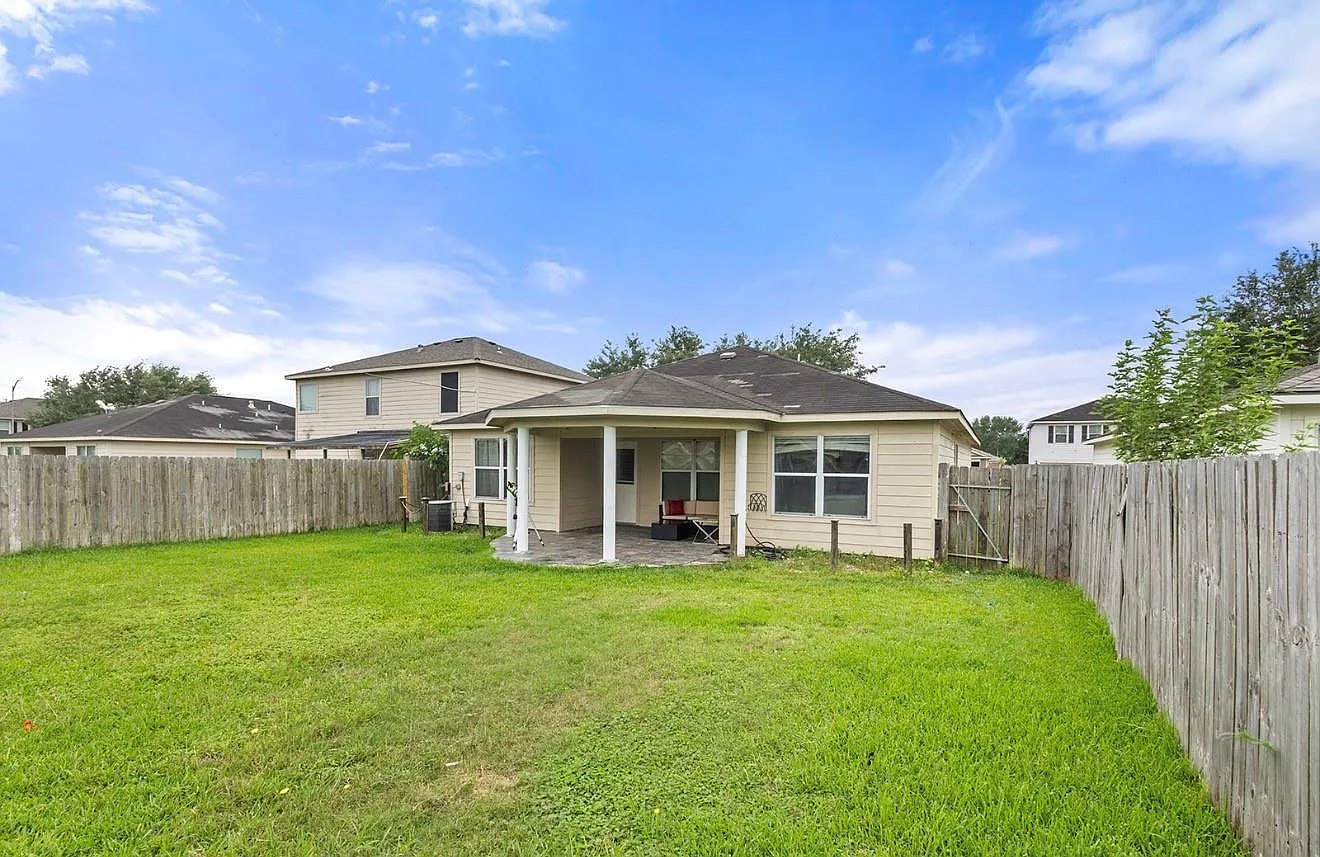 3 bed, 2.0 bath, 1342 sqft, $1,850 — Photo 3