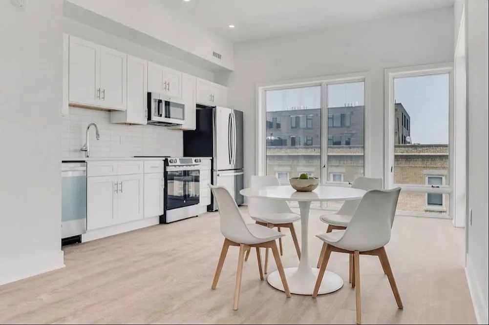 3 bed, 1315 sqft, $5,700 — Photo 1