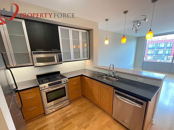 3rd image of 177 Townsend St Unit 1026