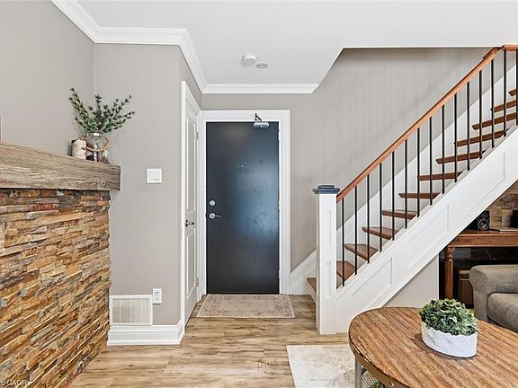 4th image of 469 Claridge Rd #6