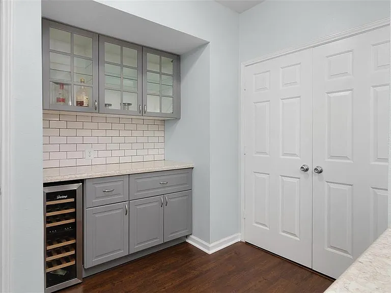 233 Goldenrain Dr #202 — Photo 9