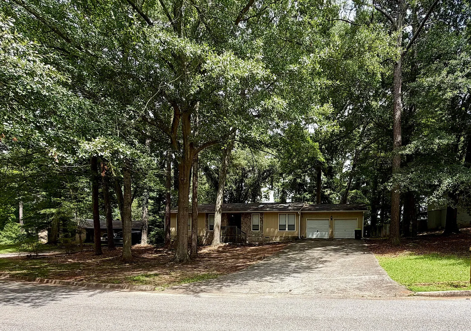 Beautiful 3-Bedroom, 2-Bath Ranch with Spacious Kitchen & Private Backyard — Photo 3