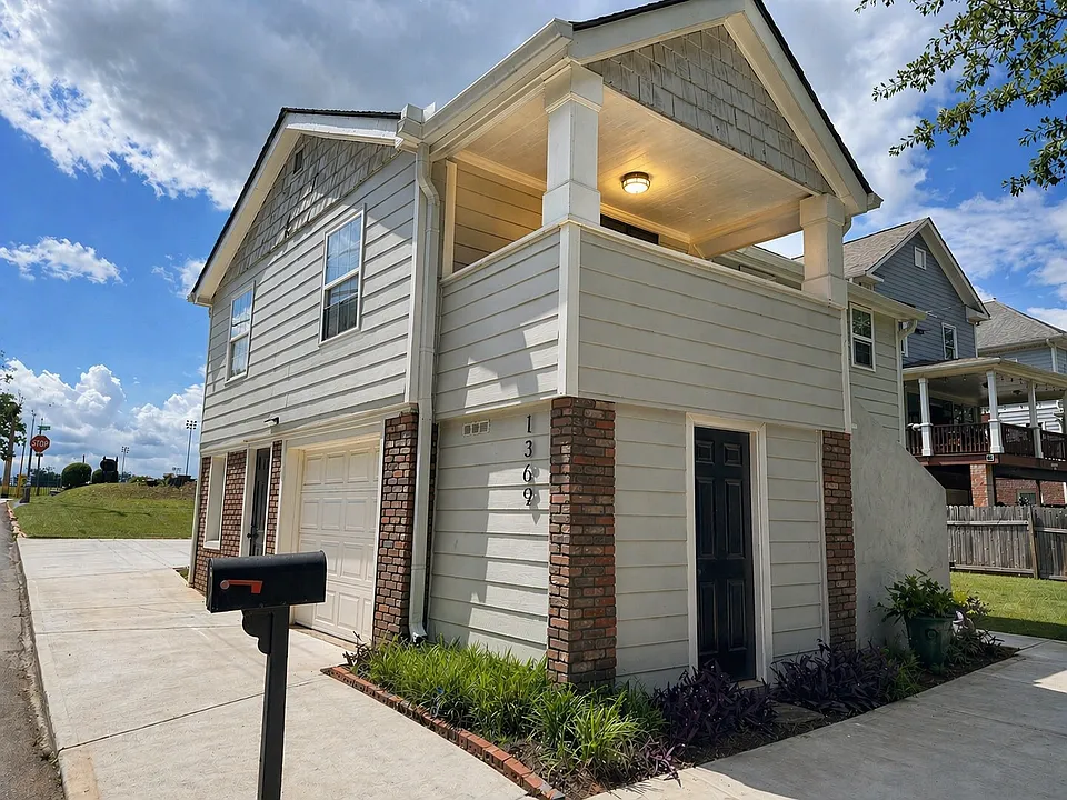 Standalone 1BR carriage house unit with private entrance and dedicated drivewayno shared hallways or apartment living.