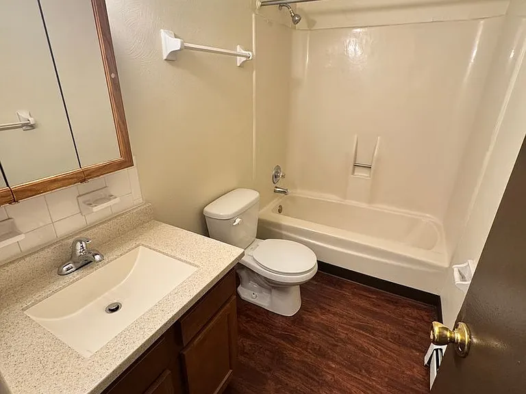 Washington Blvd Apartments — Photo 11