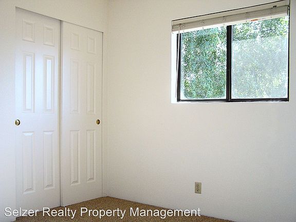 4th image of 775 Yosemite Dr #B
