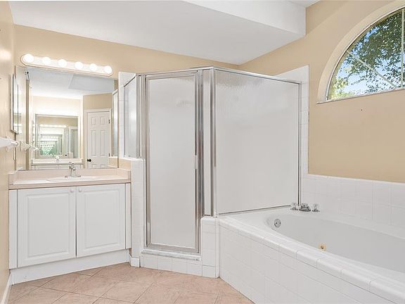 4th image of 9009 NW 15th Ln